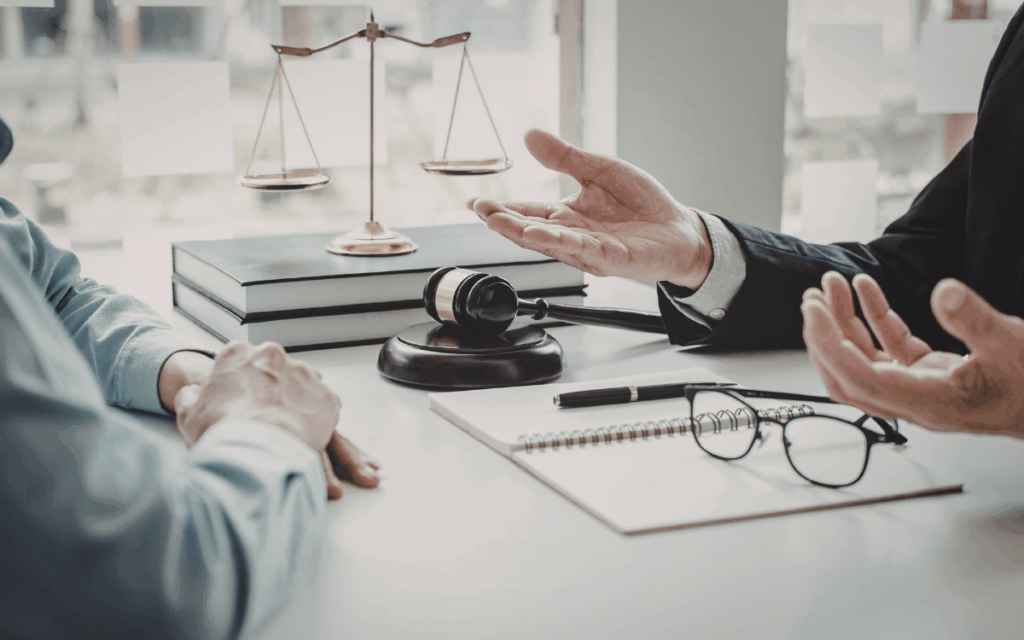 Assessorant empreses en qüestions fiscals i laborals amb la comissió jurídica assessora en la Costa Brava.