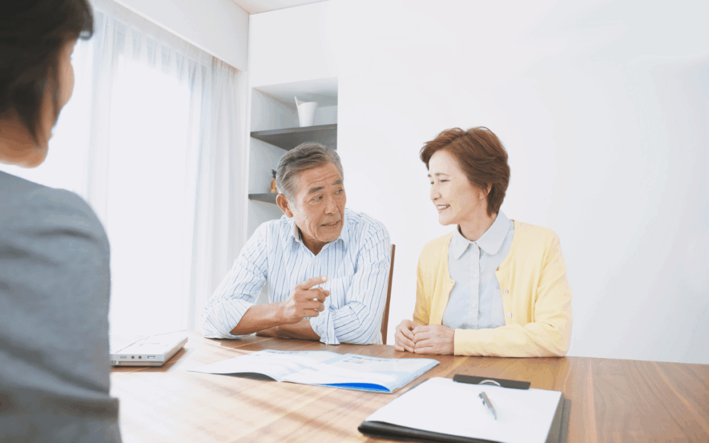 Reunió de consultoria amb clients a l’oficina de la comissió jurídica assessora en la Costa Brava.