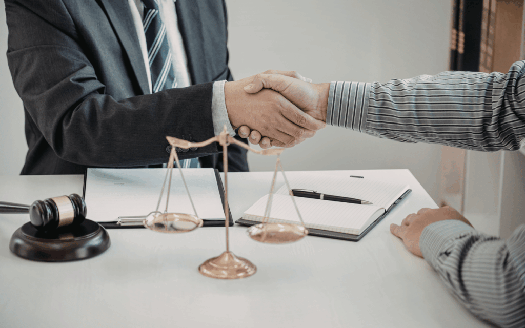 Equip especialitzat en comissió jurídica assessora en la Costa Brava en reunió estratègica